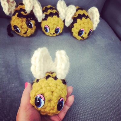 crochet bees - super chunky yarn, free crochet pattern