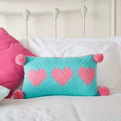 c2c crochet heart pillow