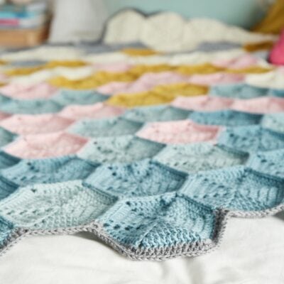 Crochet Hexagon blanket – I made the front cover of Crochet Now!