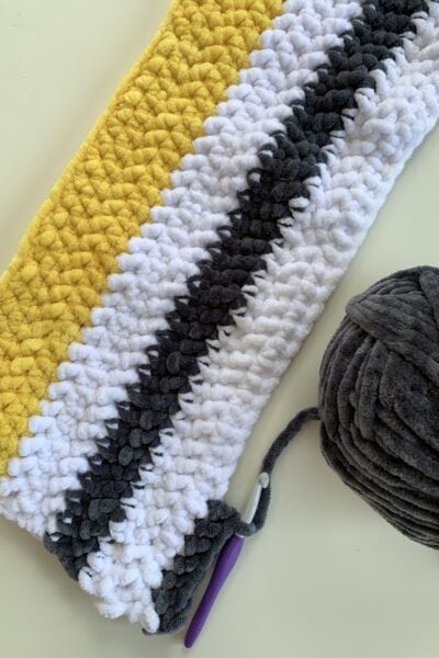 Scrumaplicious cygnet yarn, free blanket patter