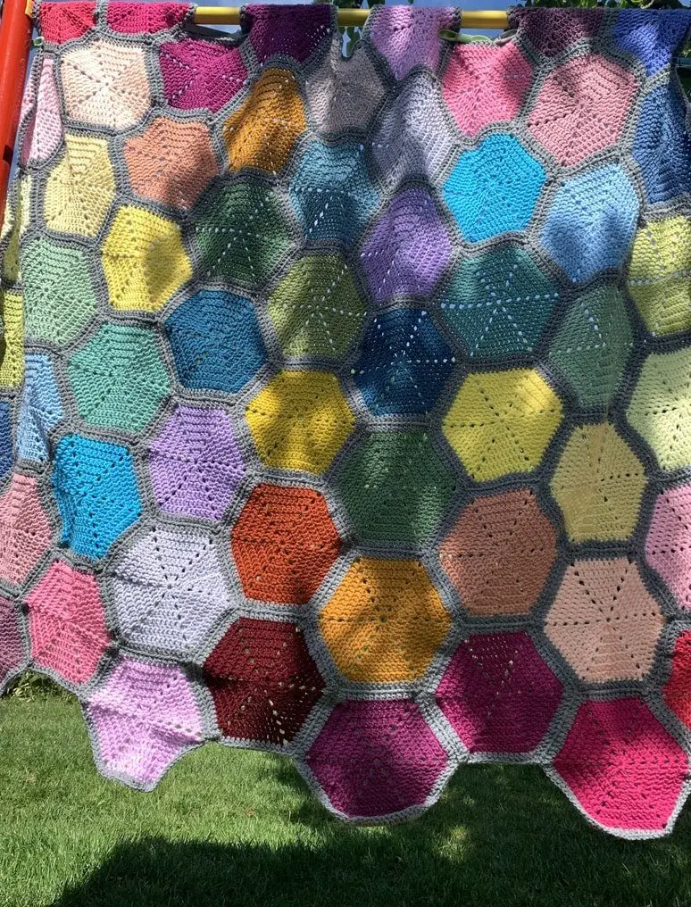 crochet hexagon blanket Continuous join - free crochet pattern, www.offthehookforyou.co.uk