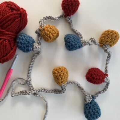 crochet bauble bunting, festive make, free pattern. www.offthehookforyou.co.uk