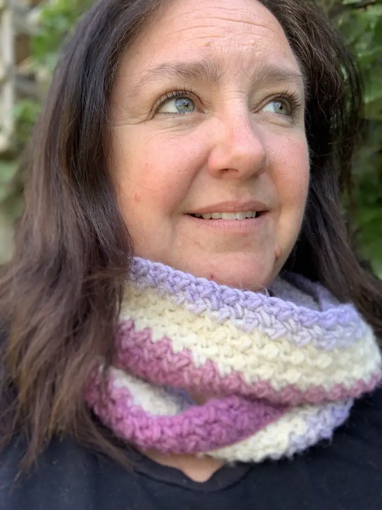 Elizabeth Stitch - Easy Beginners Crochet Infinity Scarf/ Cowl pattern ...