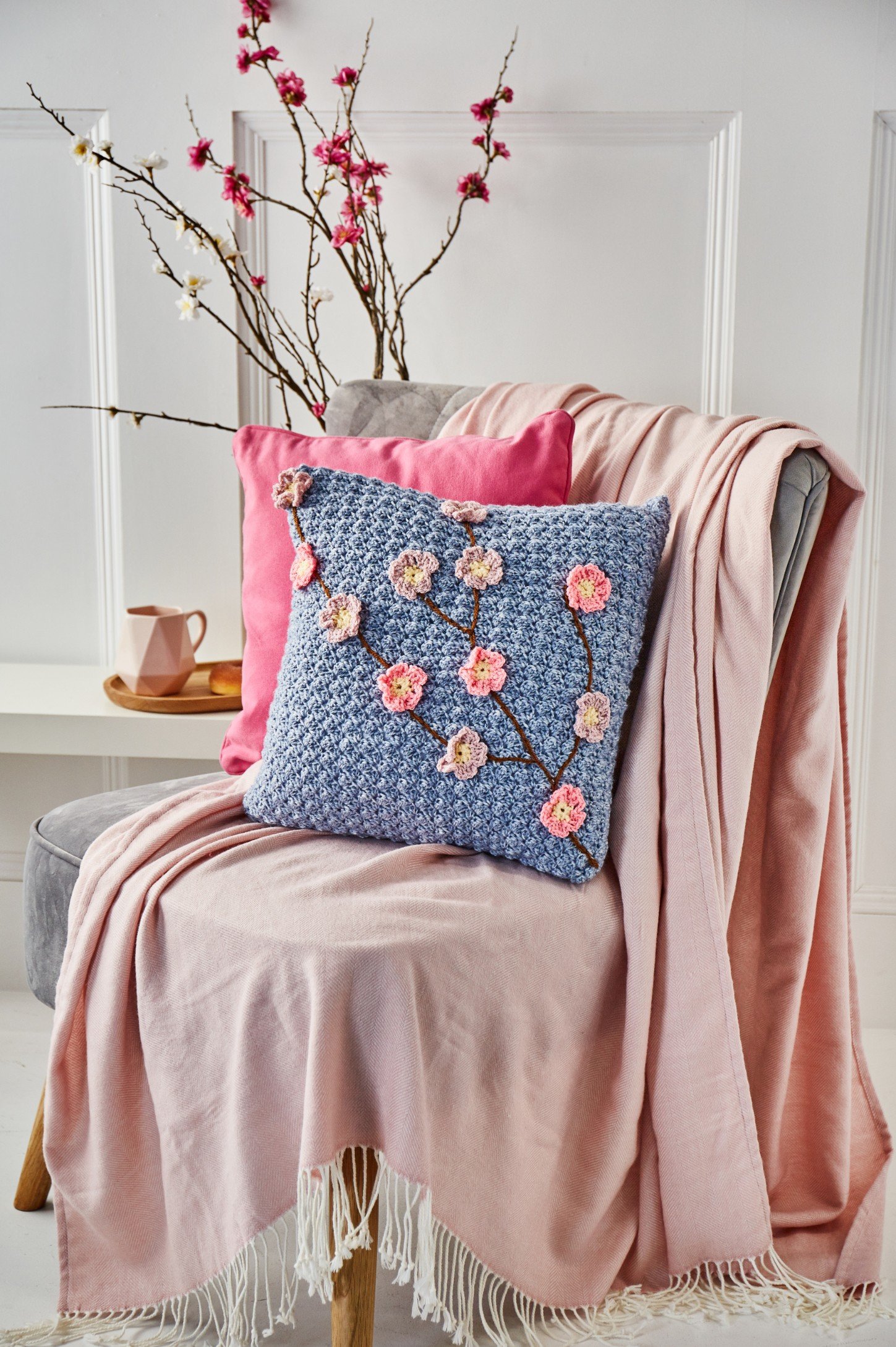 blanket stitch flowery crochet cushion cover