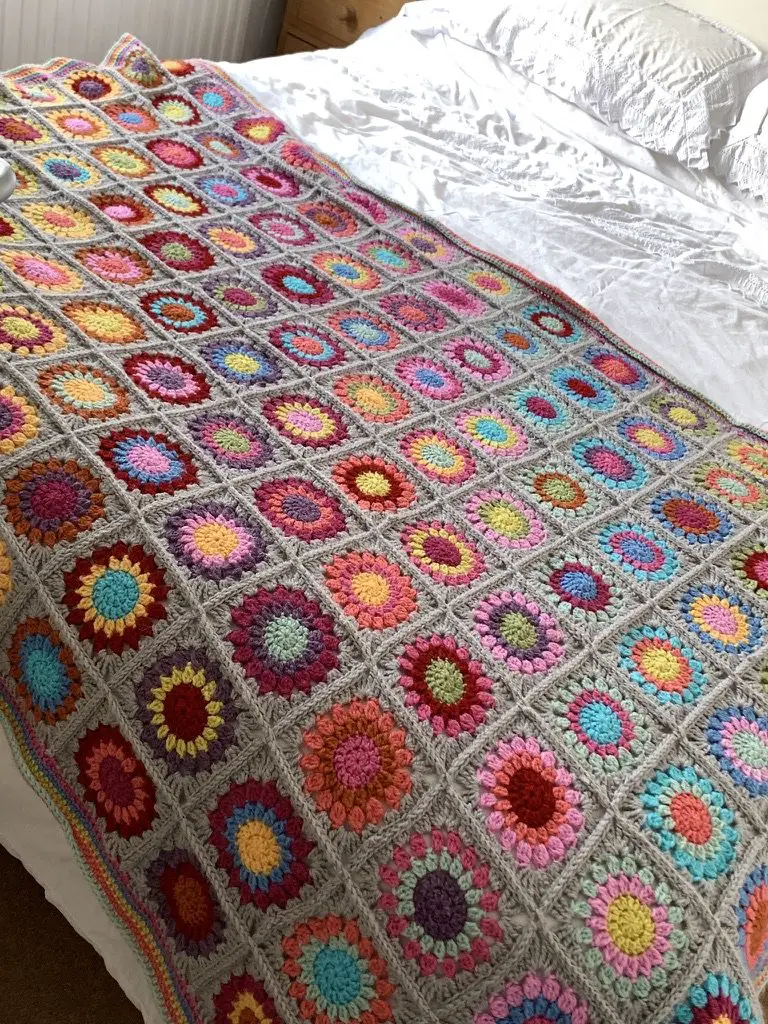 Easy Starburst Granny Square Blanket Pattern