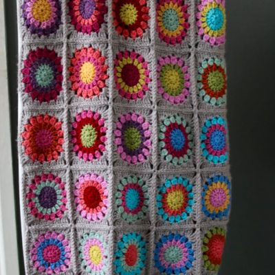 Easy Starburst granny square blanket