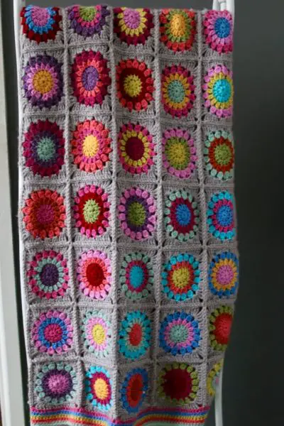 Easy Starburst granny square blanket