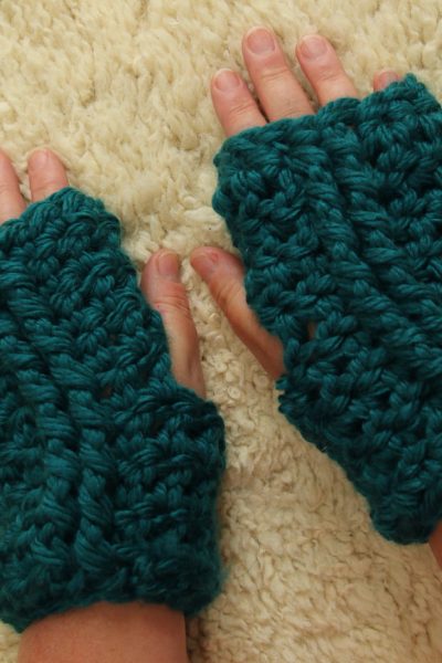 quick fingerless gloves crochet pattern