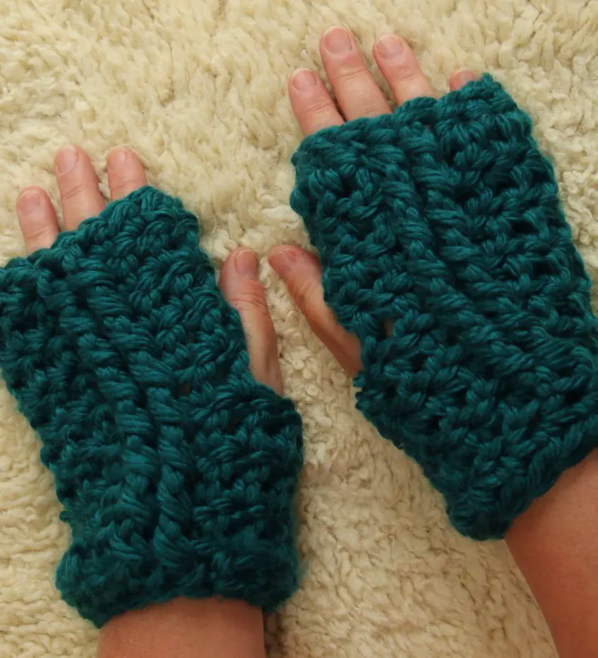 quick fingerless gloves crochet pattern