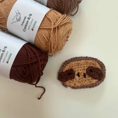 Free Crochet Sloth Brooch – easy pattern