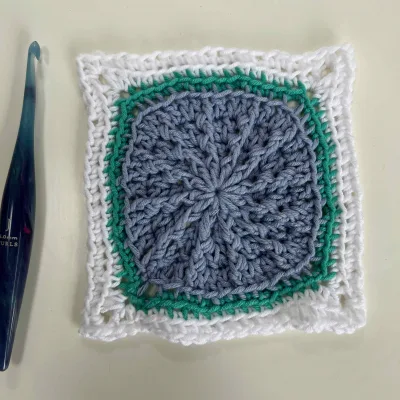 Crochet Circle Granny Square – Free Easy Pattern